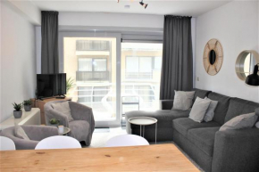 Zeezicht XVII - Modern apartment with terrace, view on pool